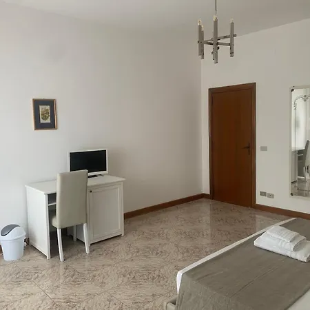 Porta Napoli Πανσιόν Λέτσε